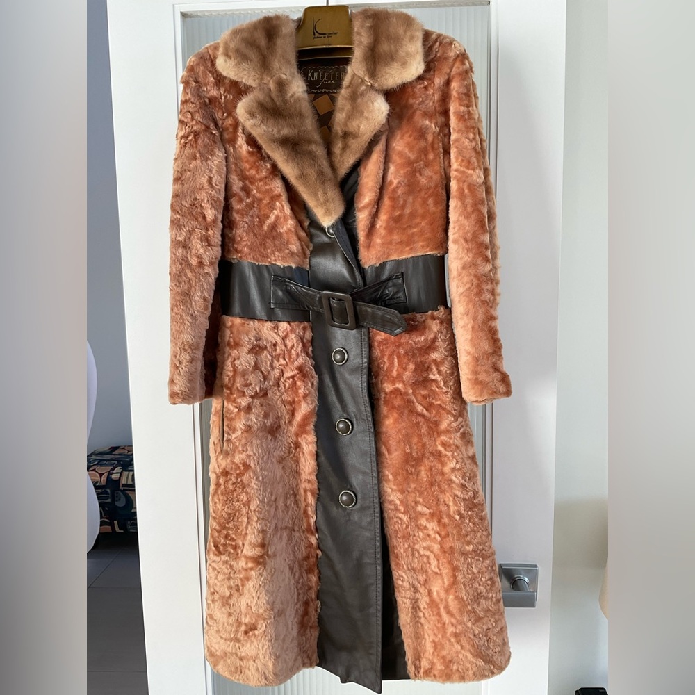 Vintage Kneeter Furs Coat - Picture 12 of 13